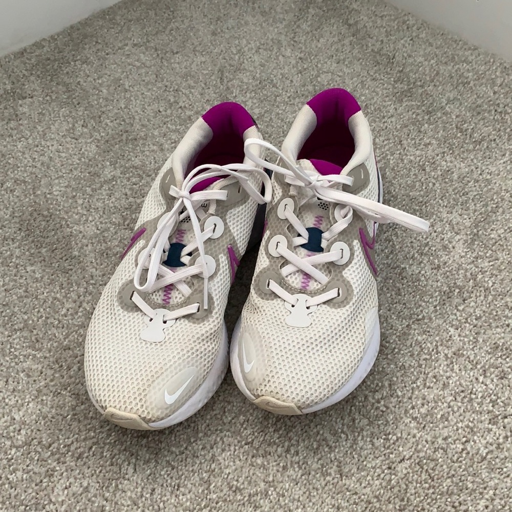 Nike Women’s Renew Running Shoes Platinum Tint/Vivd Purple/White